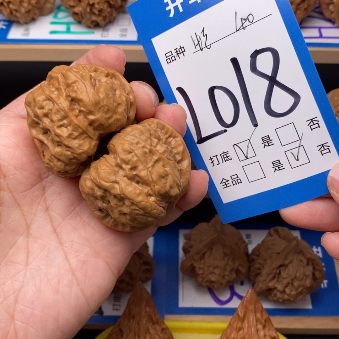 文玩核桃吊坠童****事蛤蟆头核桃