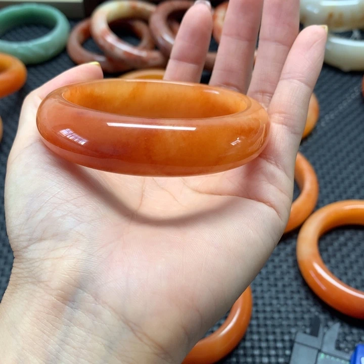 归***燕石英质玉手镯未镶嵌