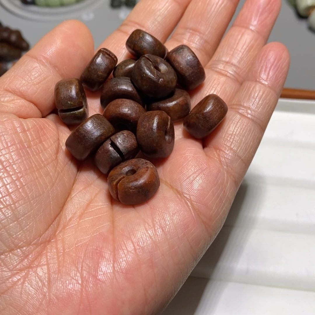 颈饰未镶嵌透闪石质玉多样性发货，发其中一个