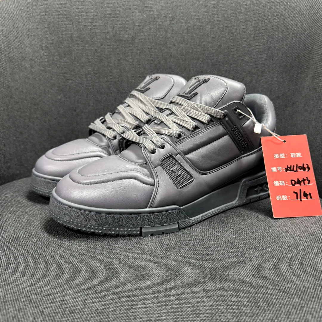 99新 LouisVuitton/路易威登 孤码款 lv trainer 太空灰 41码