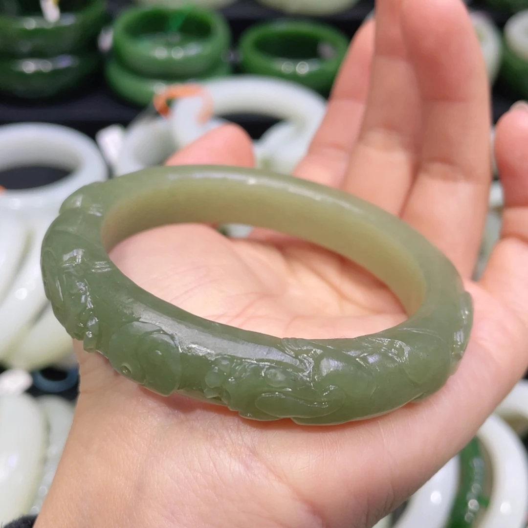 未镶嵌手镯和田玉，44