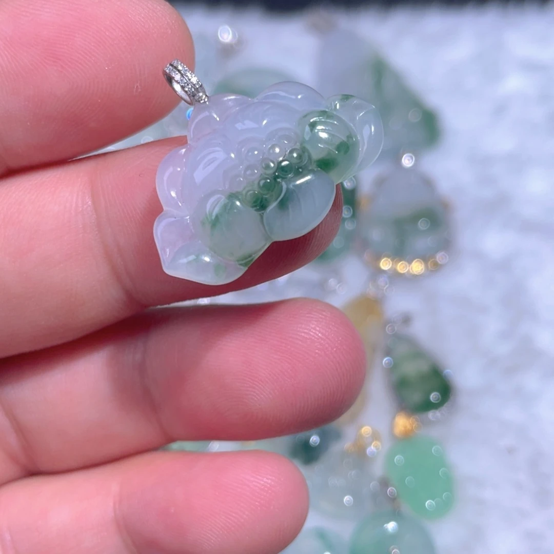 颈饰18K金镶嵌翡翠