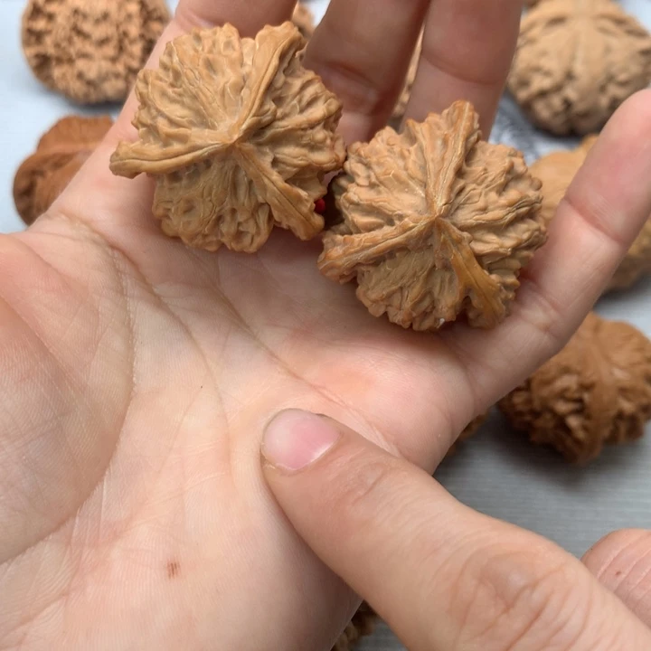 文玩核桃把件盘山三棱