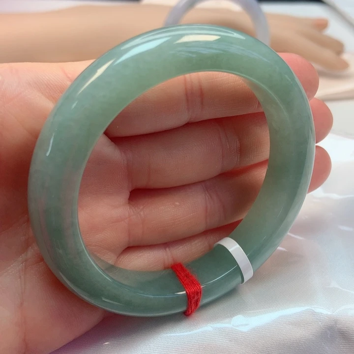 翡翠手镯未镶嵌55圈