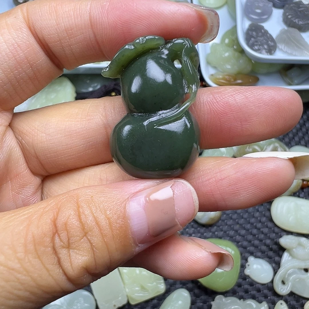 和田玉未镶嵌颈饰卡30.9