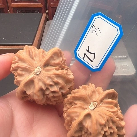 文玩核桃吊坠海****措龙纹