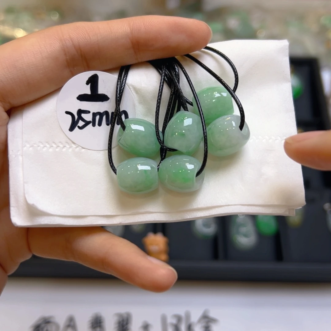 翡翠未镶嵌吊坠(不含链)多样性发一件