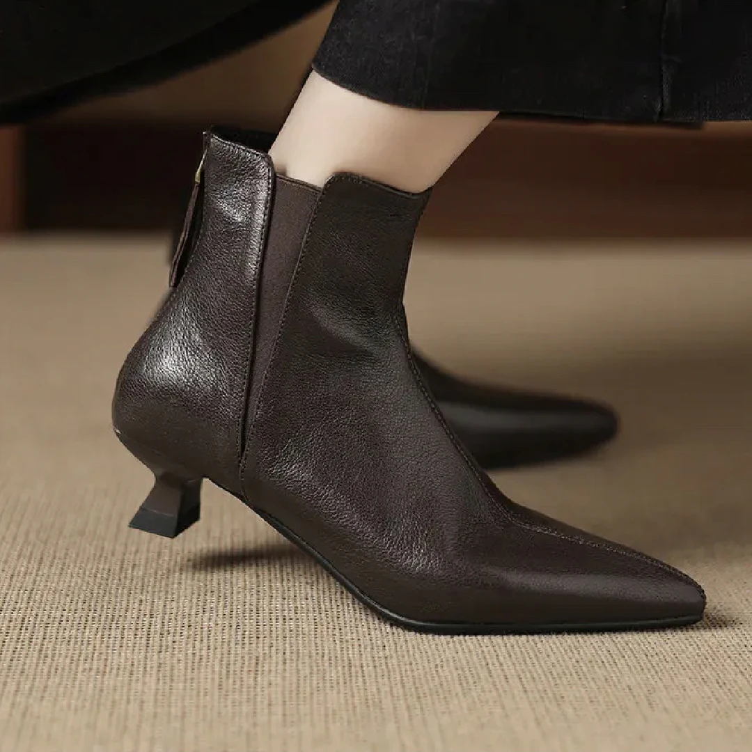 2025年新款头层羊皮细跟尖头后拉链女短靴牛皮瘦瘦靴高跟秋冬单靴