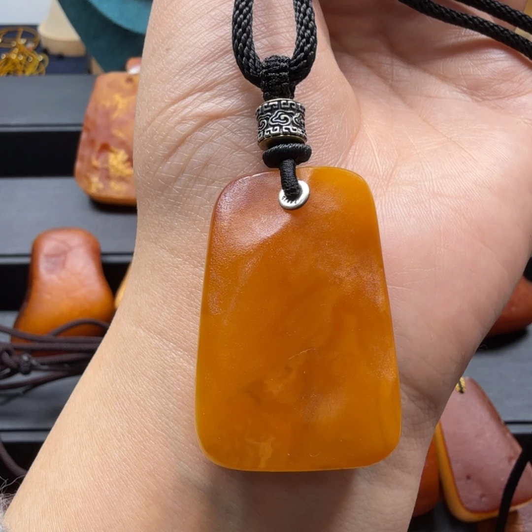 琥珀吊坠(赠链)未镶嵌