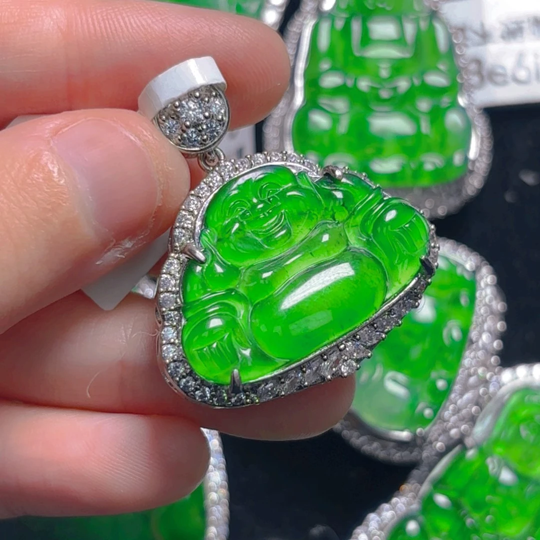 翡翠颈饰未镶嵌佛公