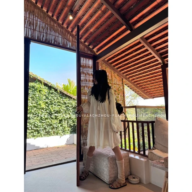 『PEACHZHOU』法式温柔蕾丝镂空花边拼接泡泡袖系带连衣裙复古短裙