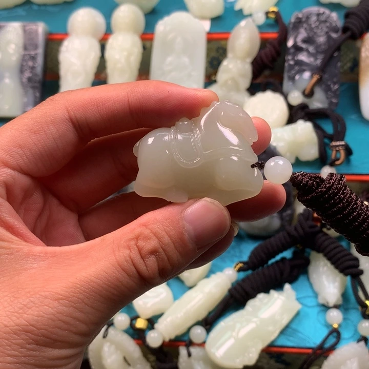 颈饰未镶嵌和田玉小***凃