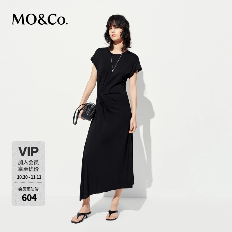 MOCO连衣裙2025夏新品含莫代尔弹力小黑裙收褶开叉长款MBE2DRST10