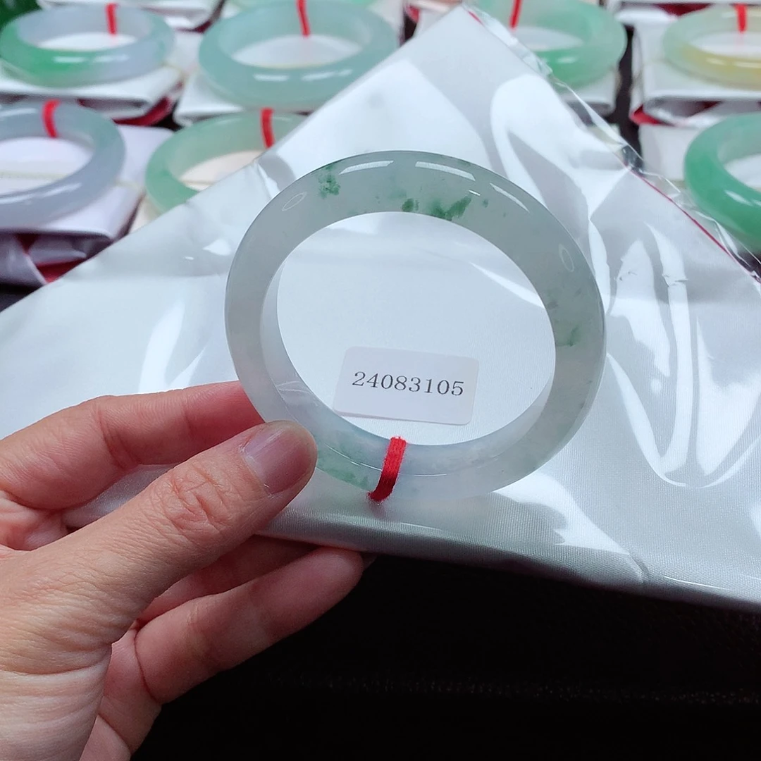 翡翠手镯未镶嵌天然A货翡翠手镯