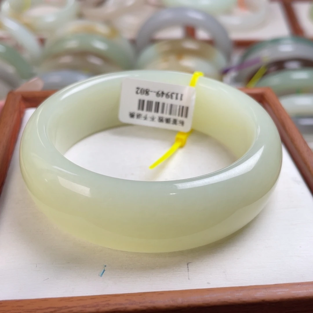 【闪购商品】和田玉手镯未镶嵌暴***桃