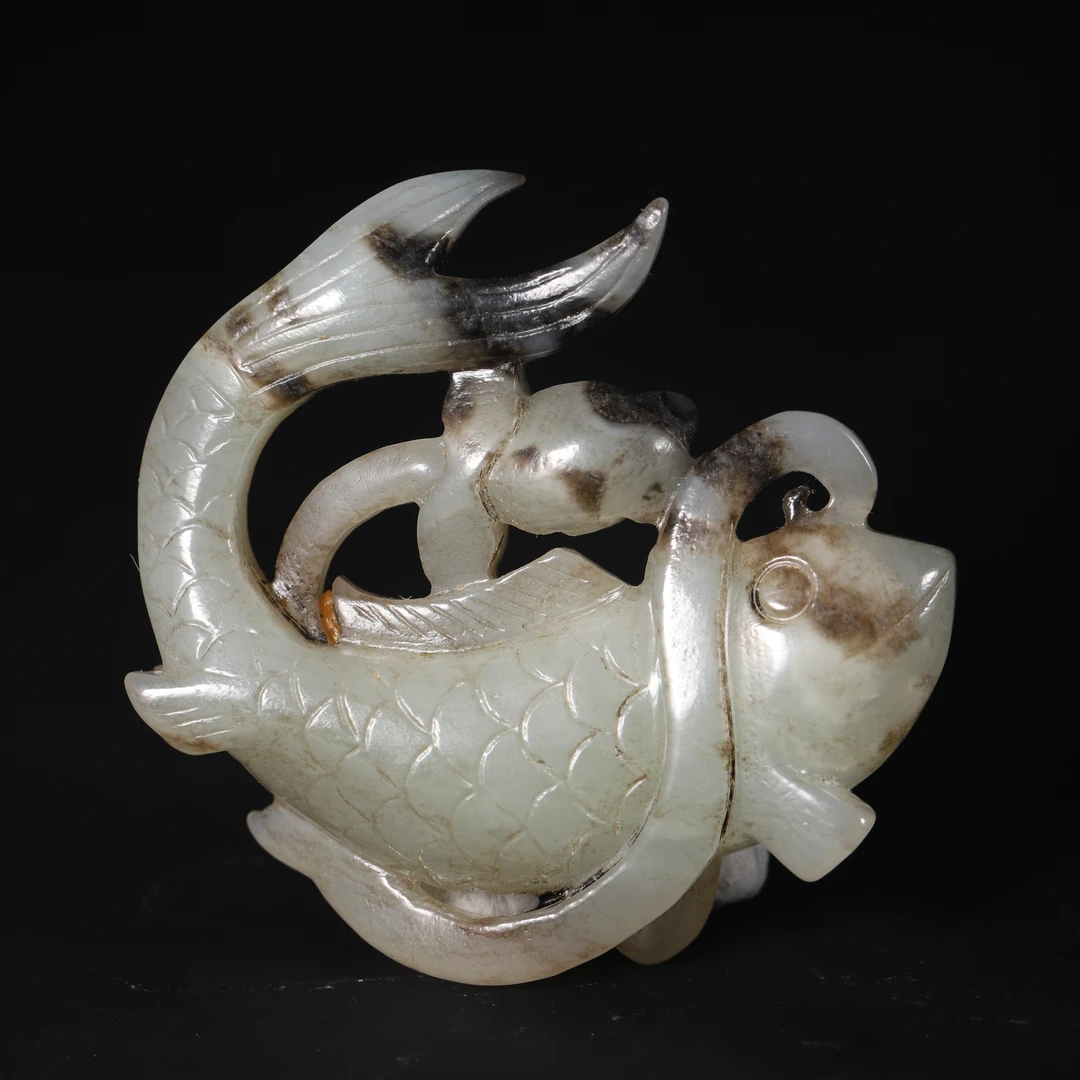 Lot52 清代和田玉鱼型挂件