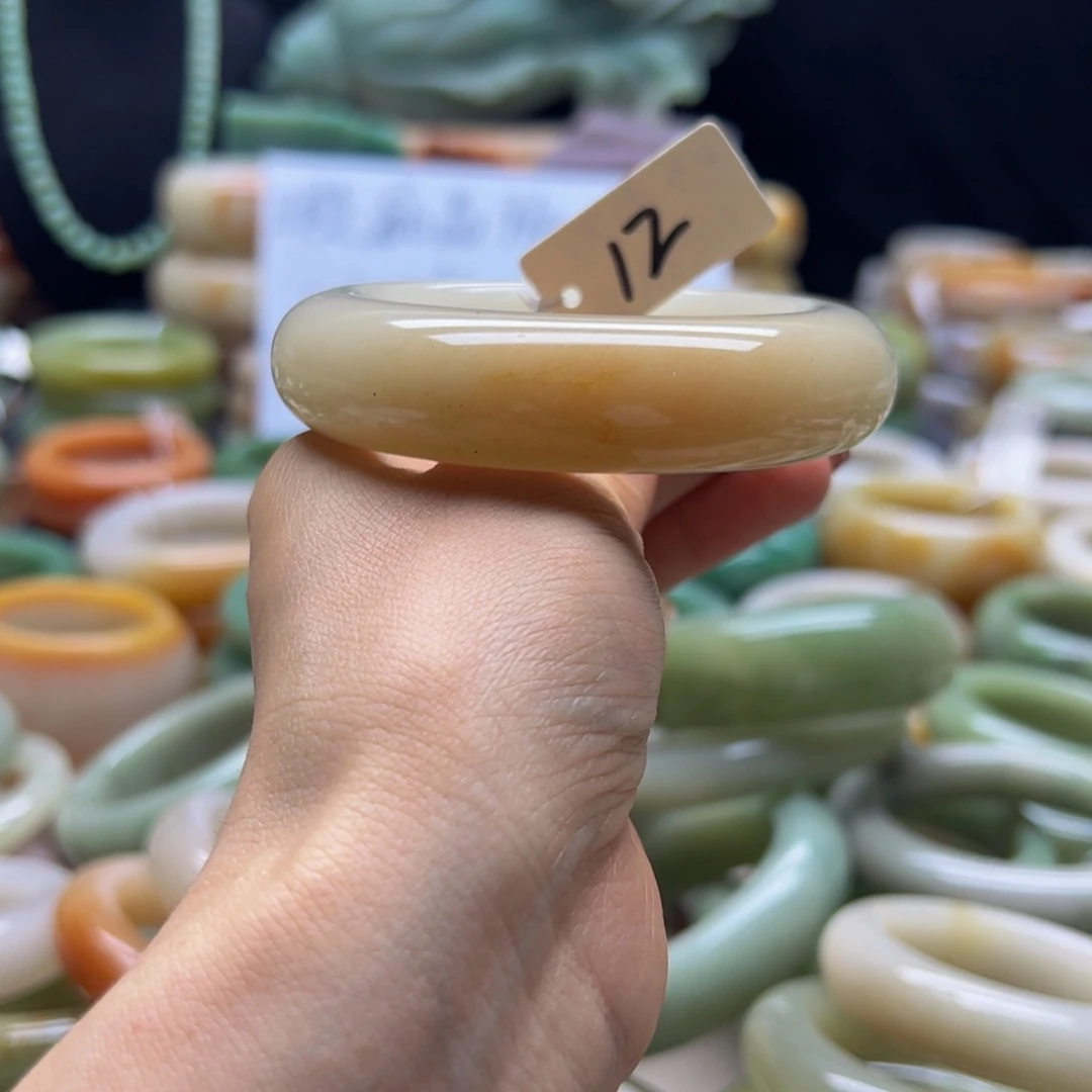石英岩玉手镯未镶嵌