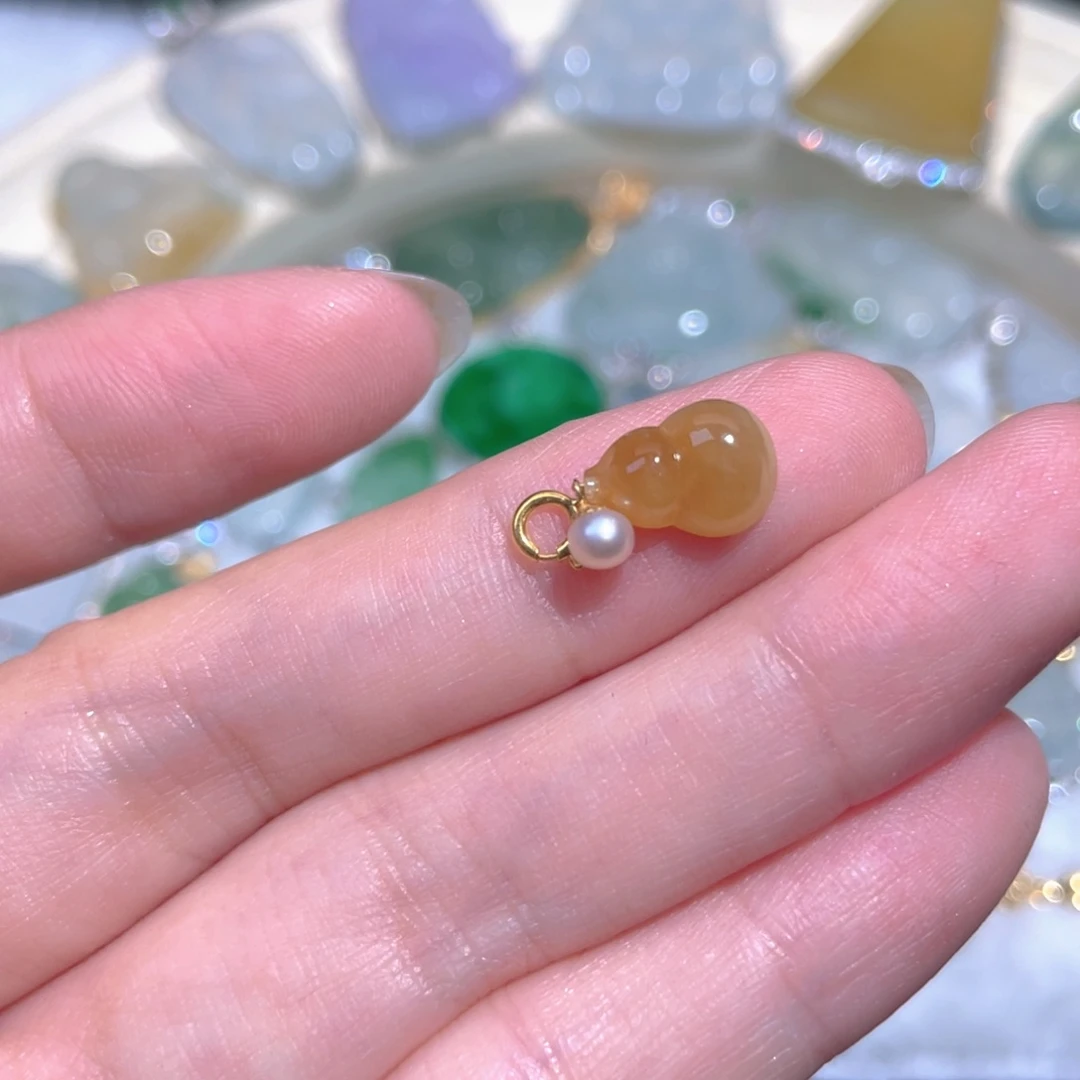 翡翠18K金镶嵌颈饰翡翠