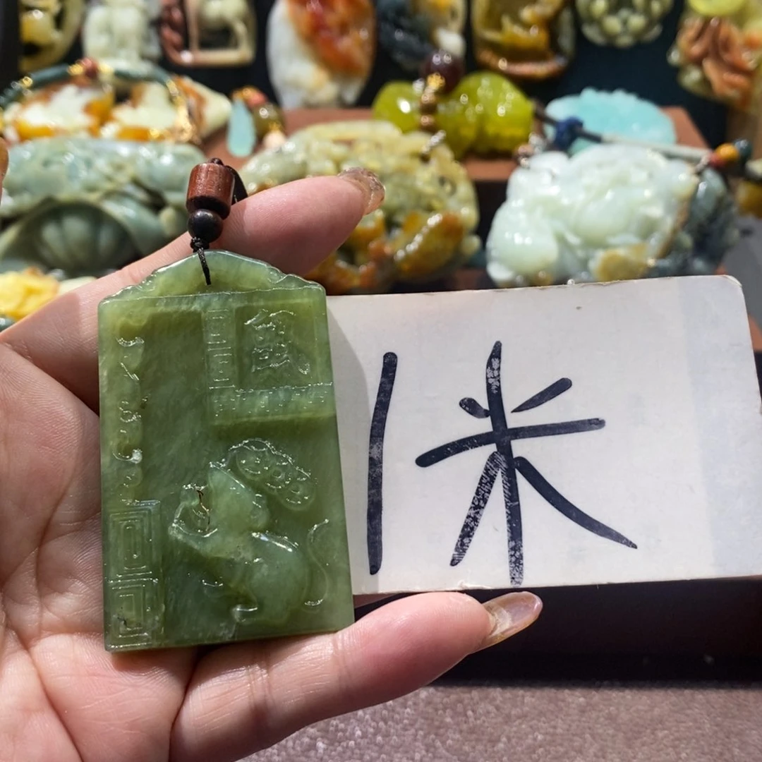 蛇纹石玉颈饰未镶嵌豆