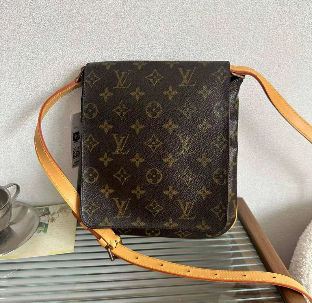 95新 LouisVuitton/路易威登 LV漆皮贝壳单肩包 竖版单肩包 30180