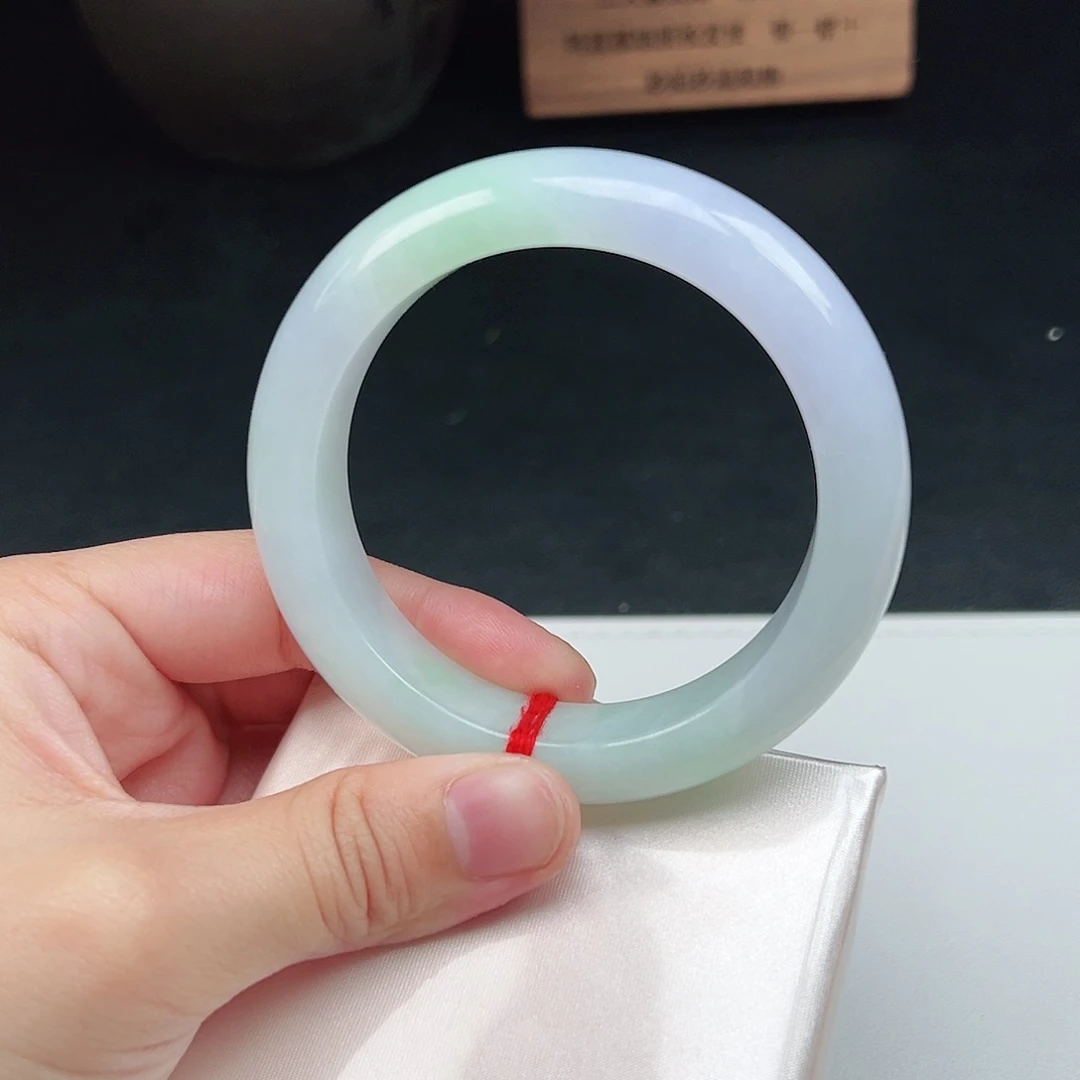 翡翠未镶嵌手镯舂带彩