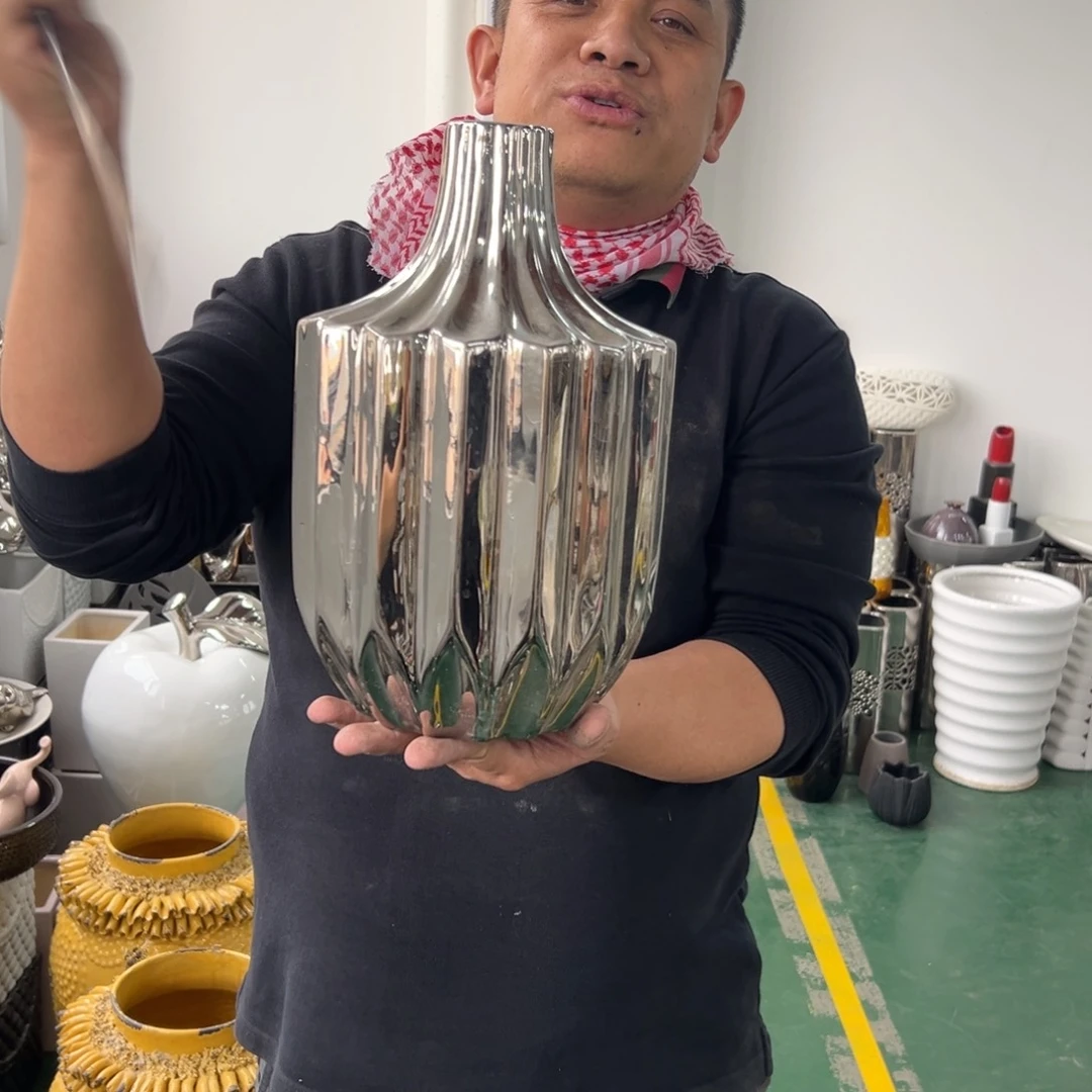 摆件63 号高中低温陶瓷瓶（部分微瑕）