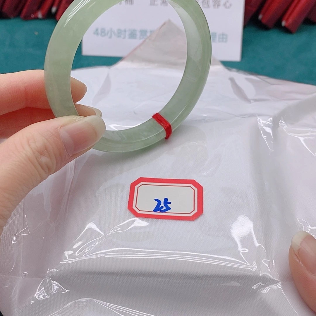 翡翠手镯未镶嵌太**甜2555555555