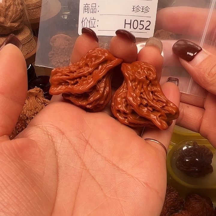 文玩核桃吊坠红鸟