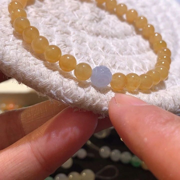 翡翠颈饰未镶嵌鸡油黄手串