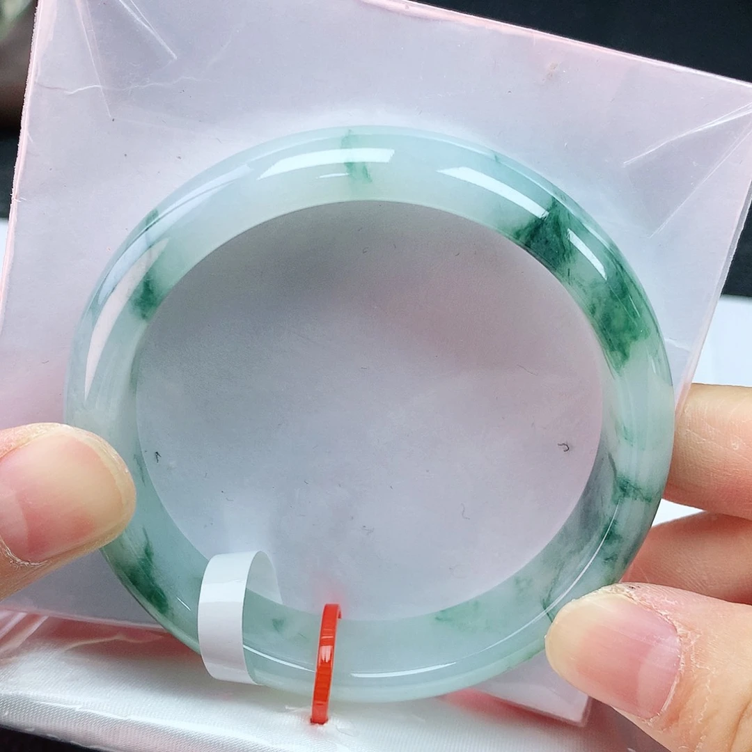 翡翠手镯未镶嵌55圈