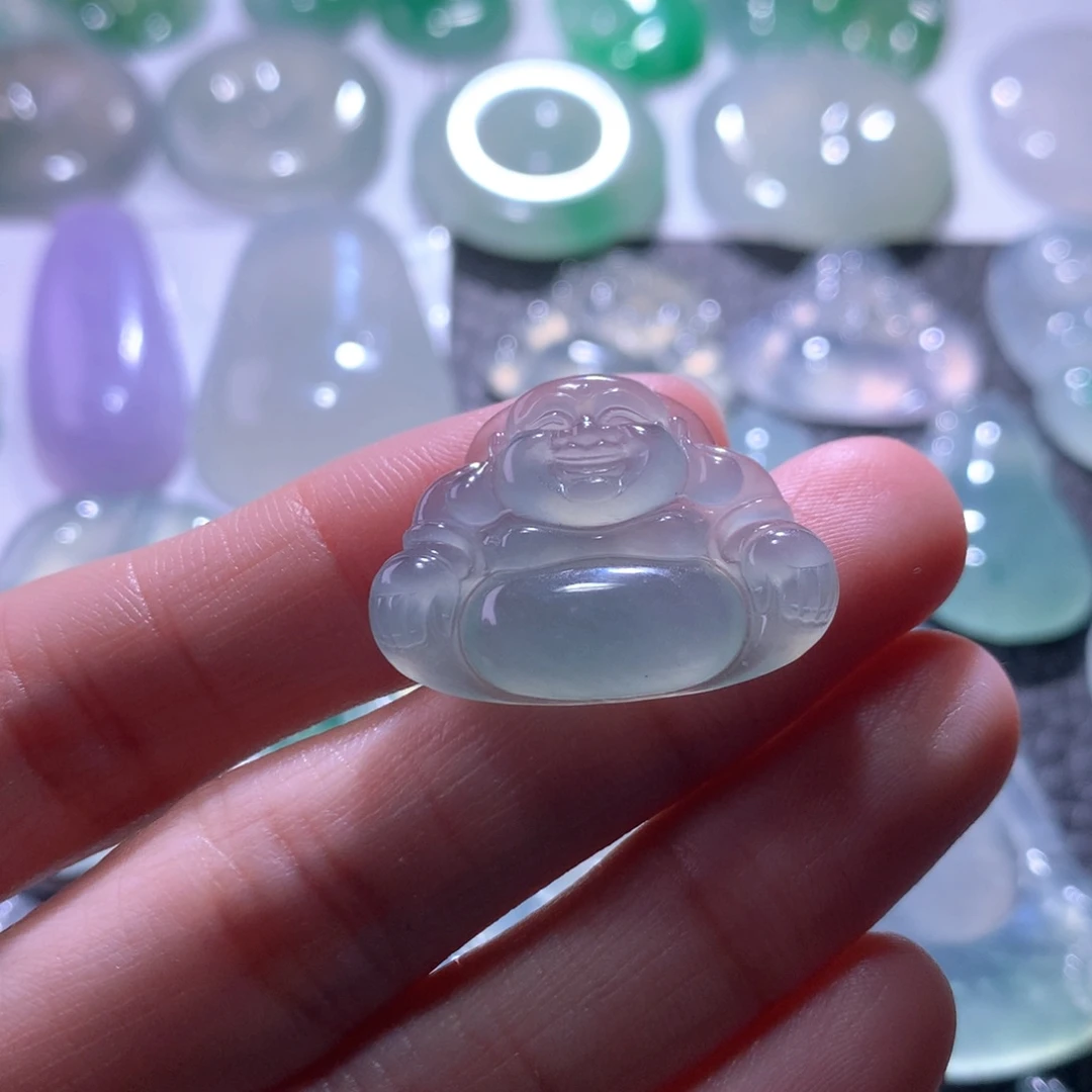 翡翠未镶嵌颈饰佛