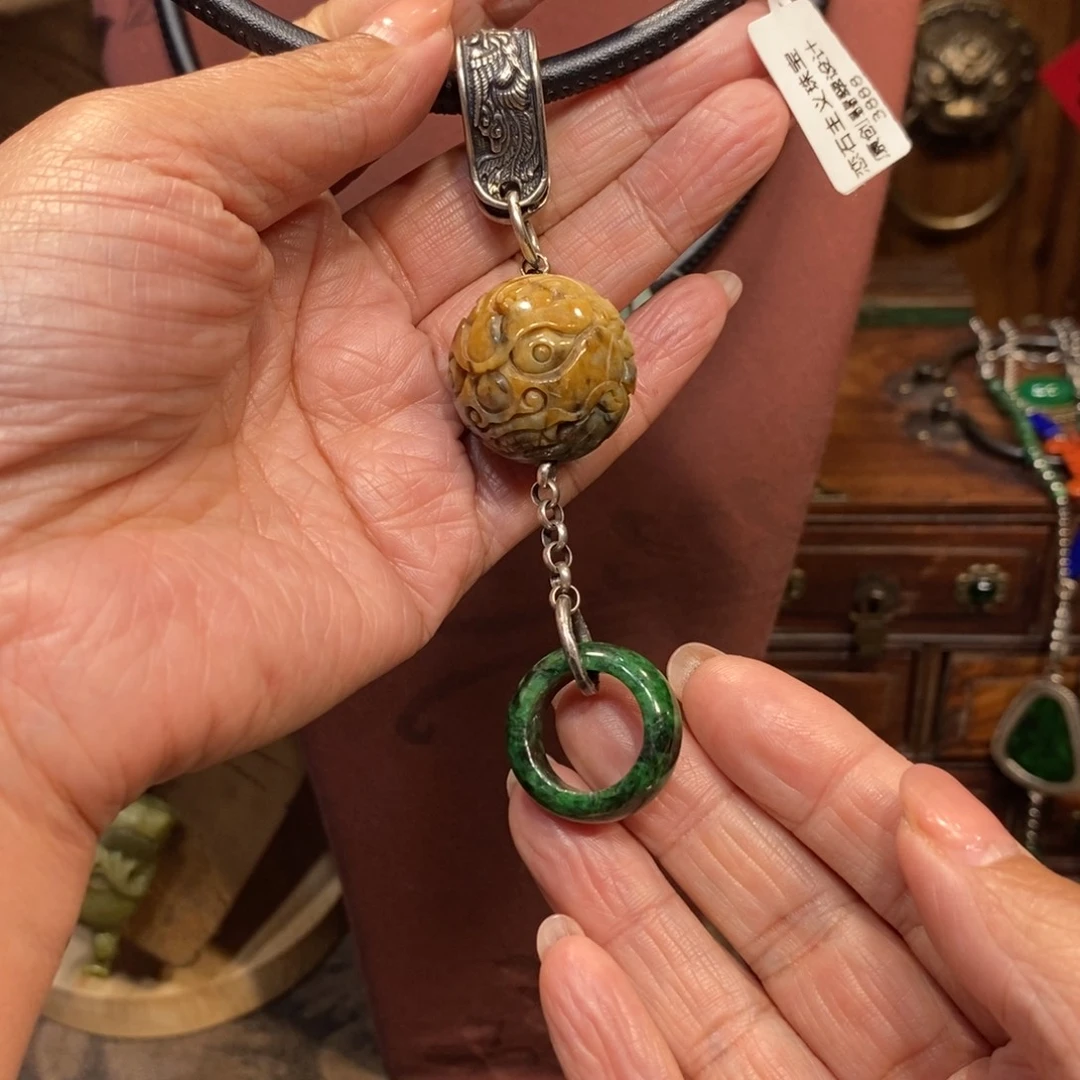 翡翠吊坠(赠链)未镶嵌