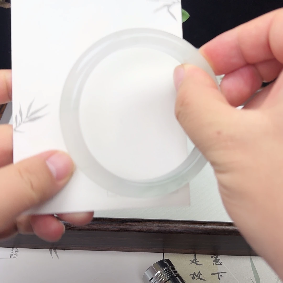 皮***周石英质玉未镶嵌手镯