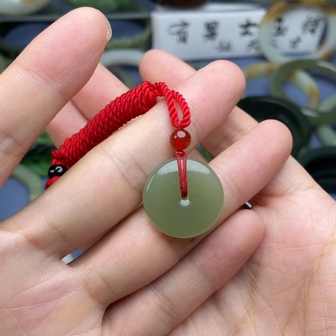 颈饰未镶嵌和田玉（青白玉）