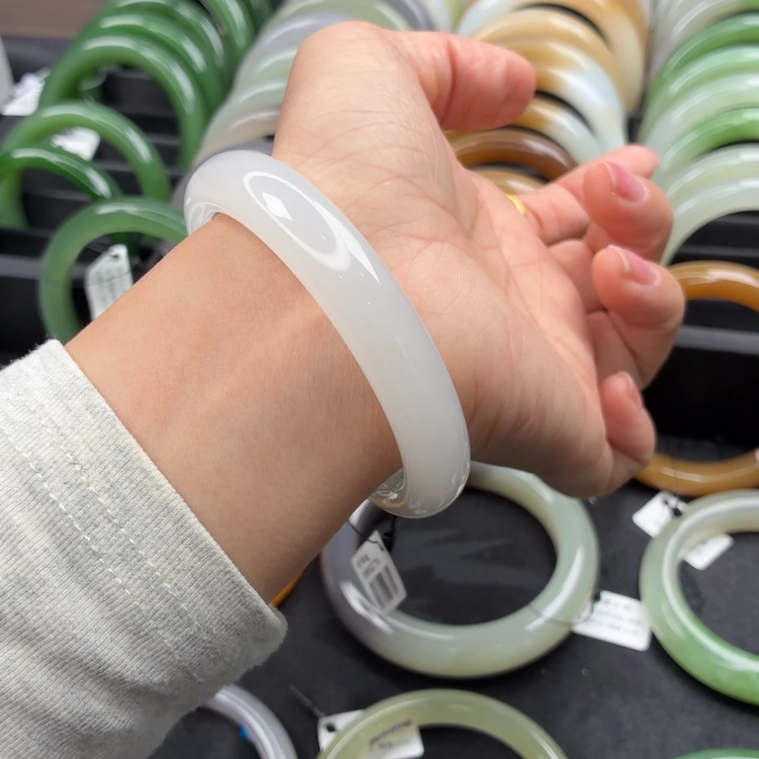 和田玉未镶嵌手镯白冰底子巨细腻5