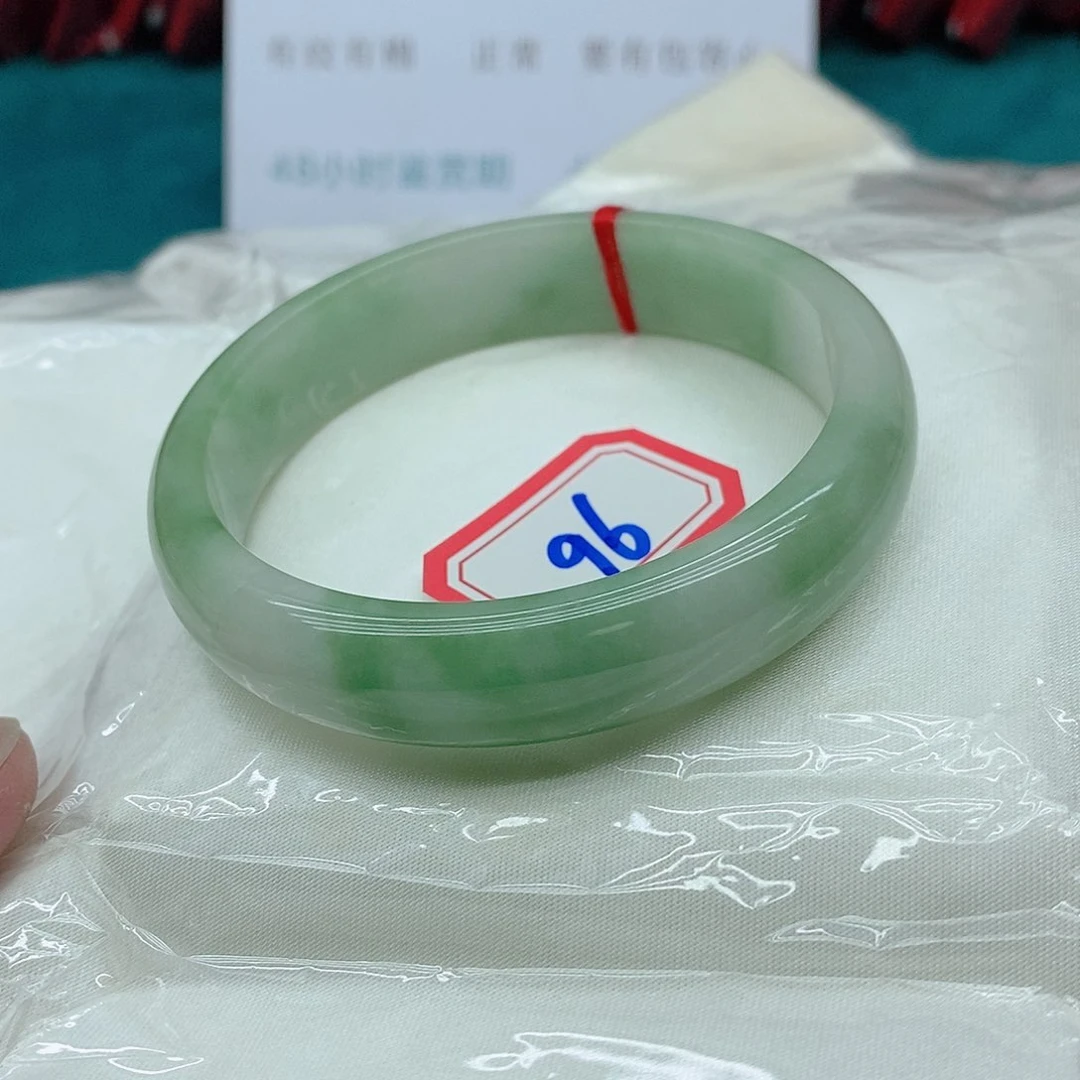 翡翠手镯未镶嵌小*潘9666666666
