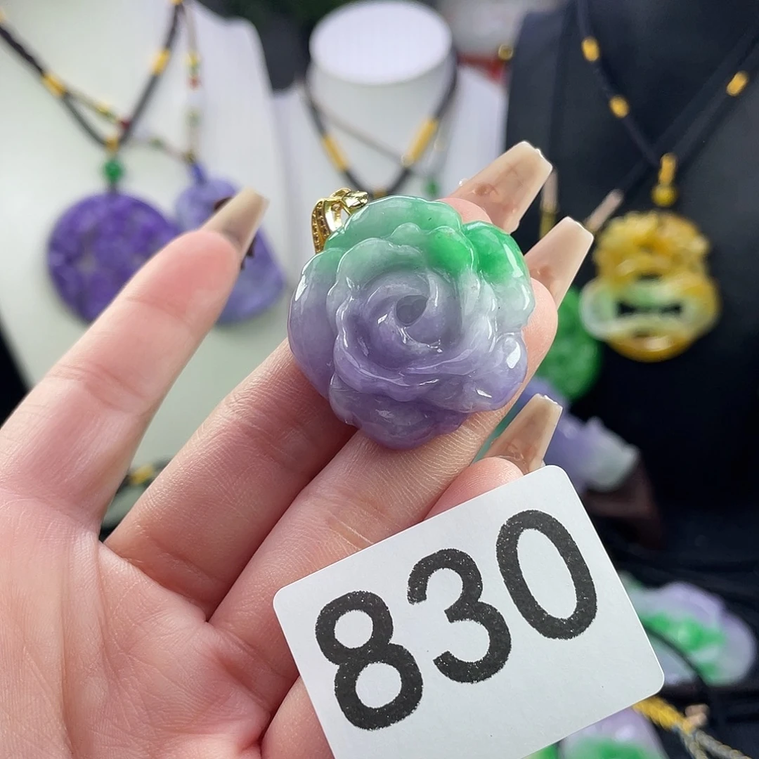 翡翠未镶嵌吊坠(赠链)