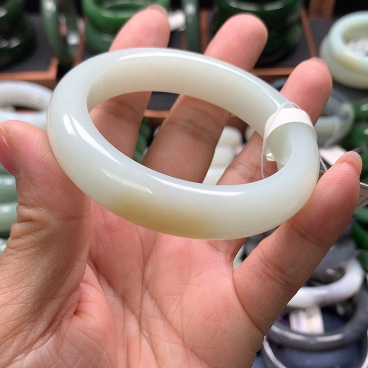 【闪购商品】未镶嵌手镯和田玉10