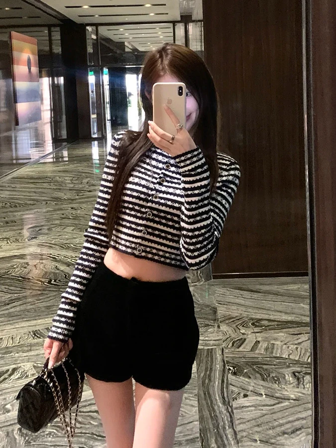 老钱风复古撞色圆领针织开衫女2025新款爆款时尚气质短款长袖上衣