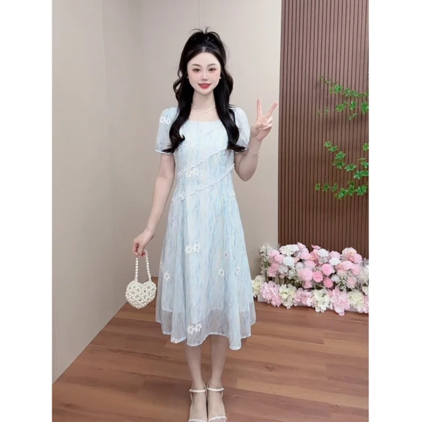 叶子严选/2025夏季新款法式风高腰修身显瘦清新方领连衣中裙