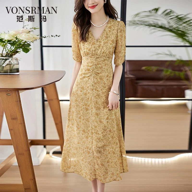 碎花连衣裙女夏季2025新款设计感褶皱收腰显瘦V领气质女人味裙子v