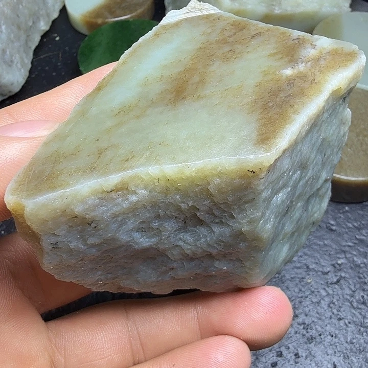 和田玉（糖玉）未镶嵌珠宝奇石