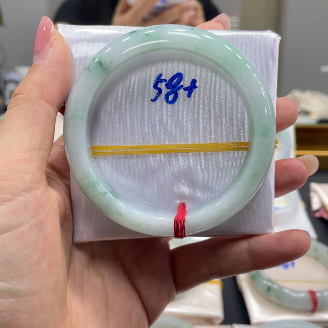 翡翠未镶嵌手镯翡翠