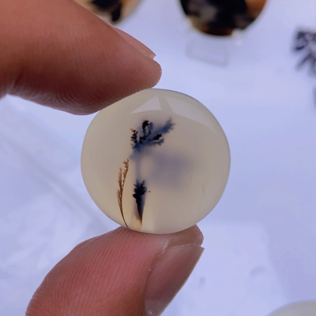 玛瑙/玉髓颈饰未镶嵌丫**?