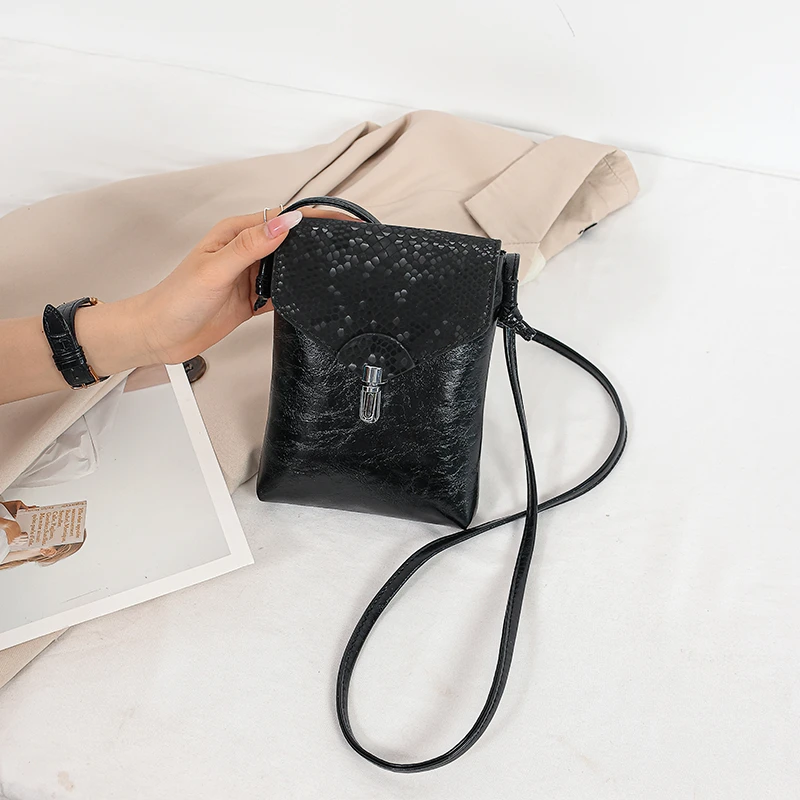 【工厂直销】竖款手机包盖小挎包放手机质感斜挎款软面肩包简约g013