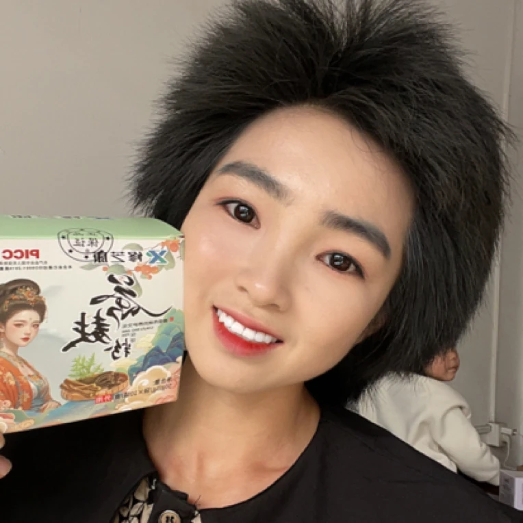 何莉本人养发照片