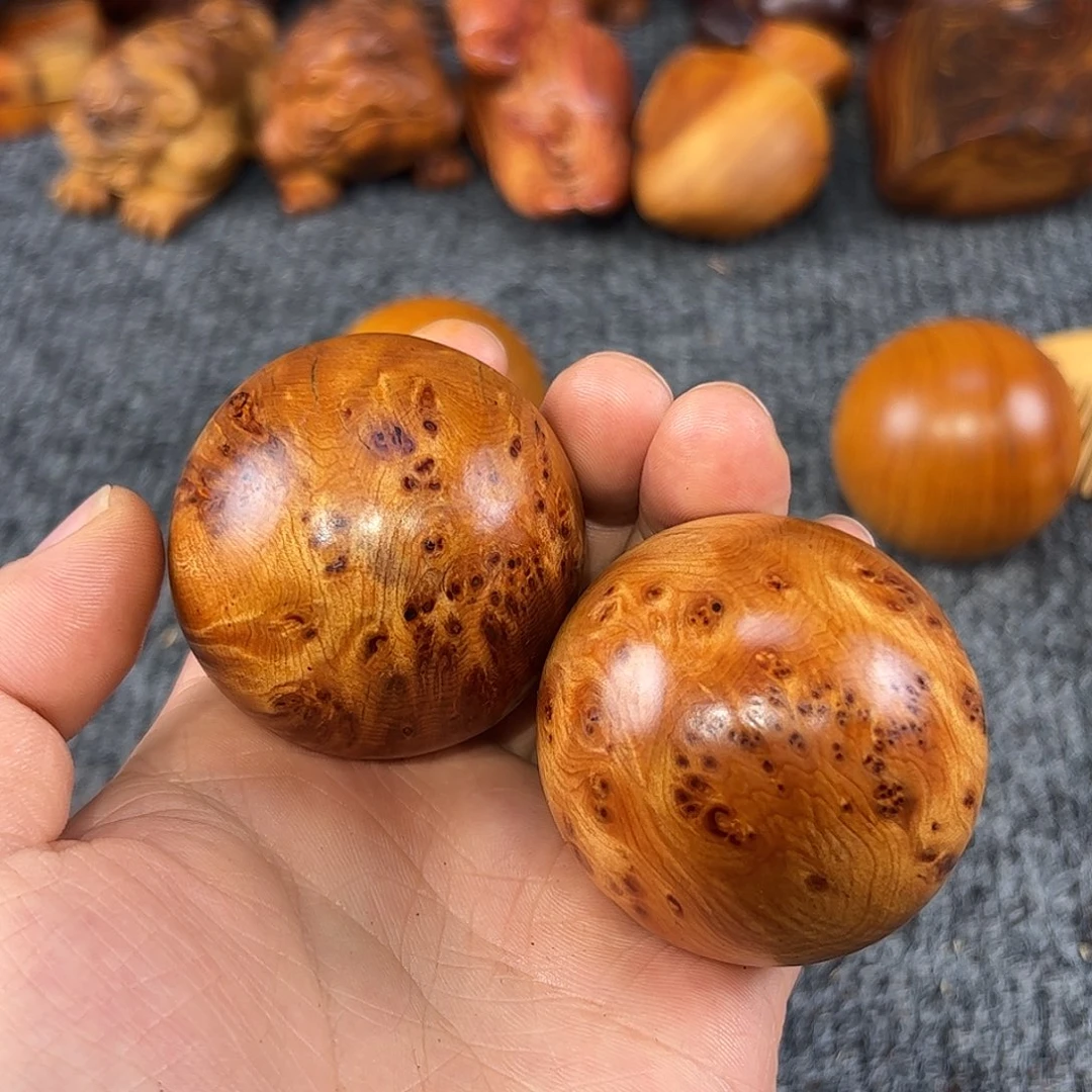 花***二崖柏崖窝黑金瘤花50手球