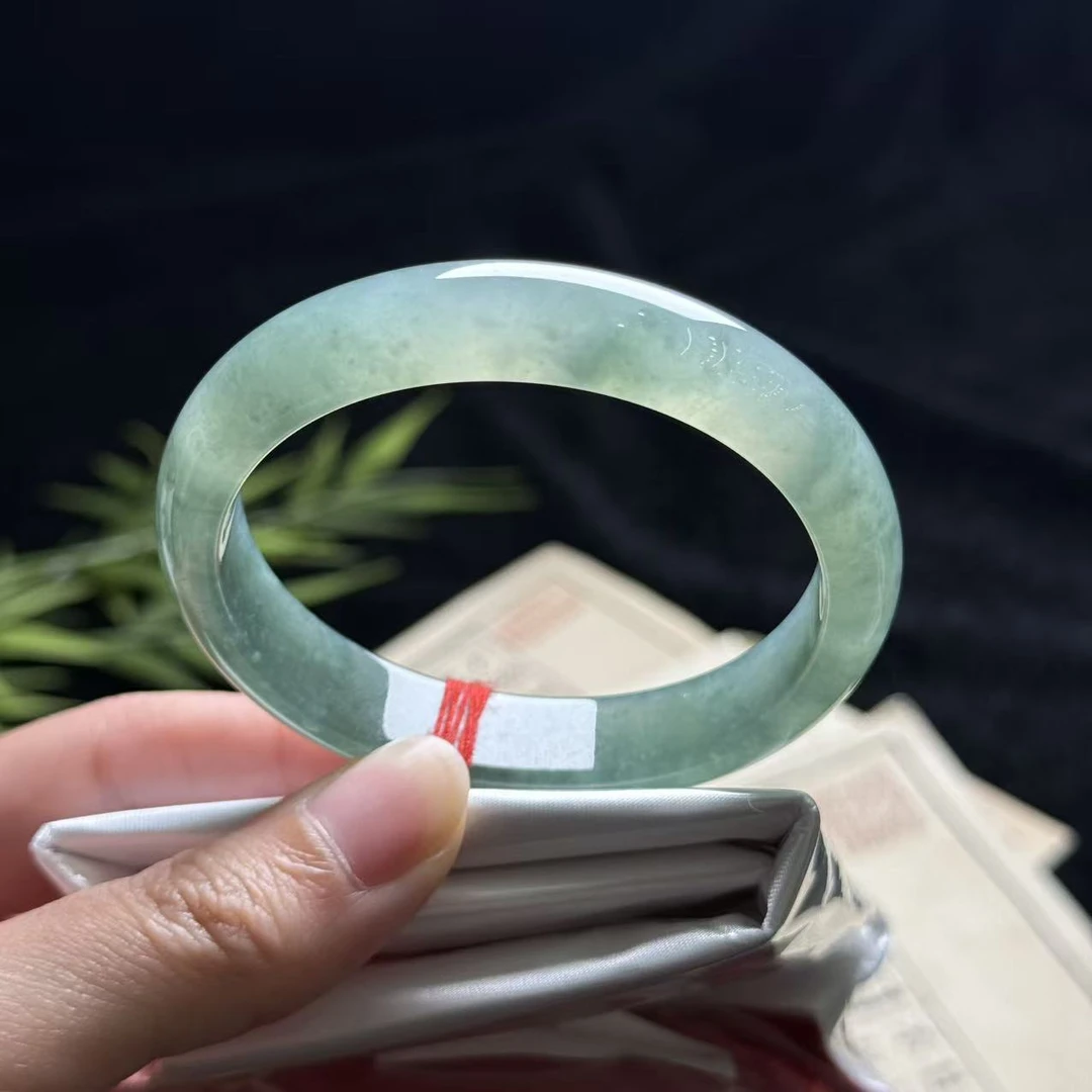 思懿珠宝   翡翠贵妃手镯54圈-29800-5