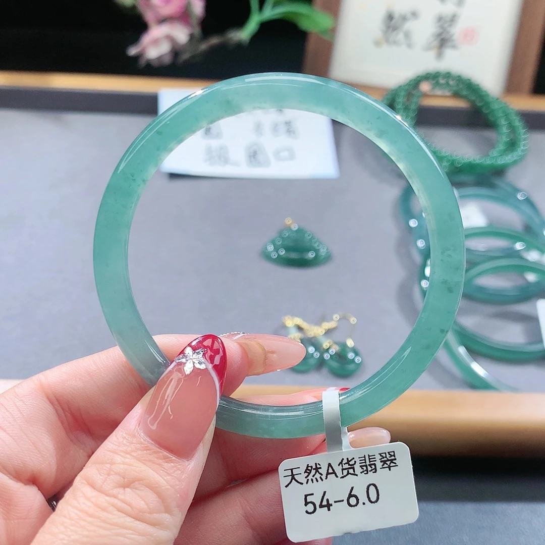 翡翠手镯（圆镯）未镶嵌
