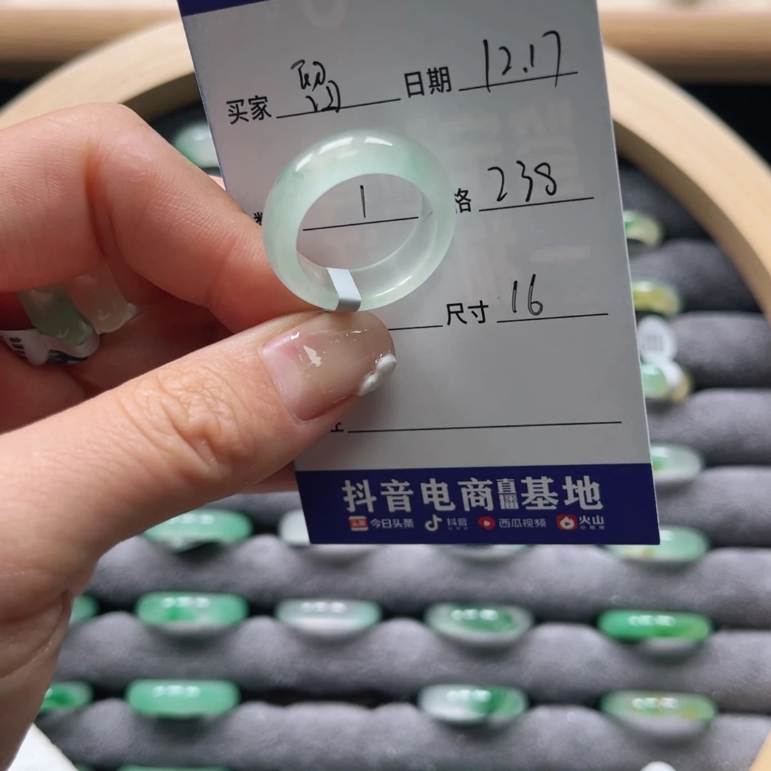 未镶嵌石英质玉戒圈留*